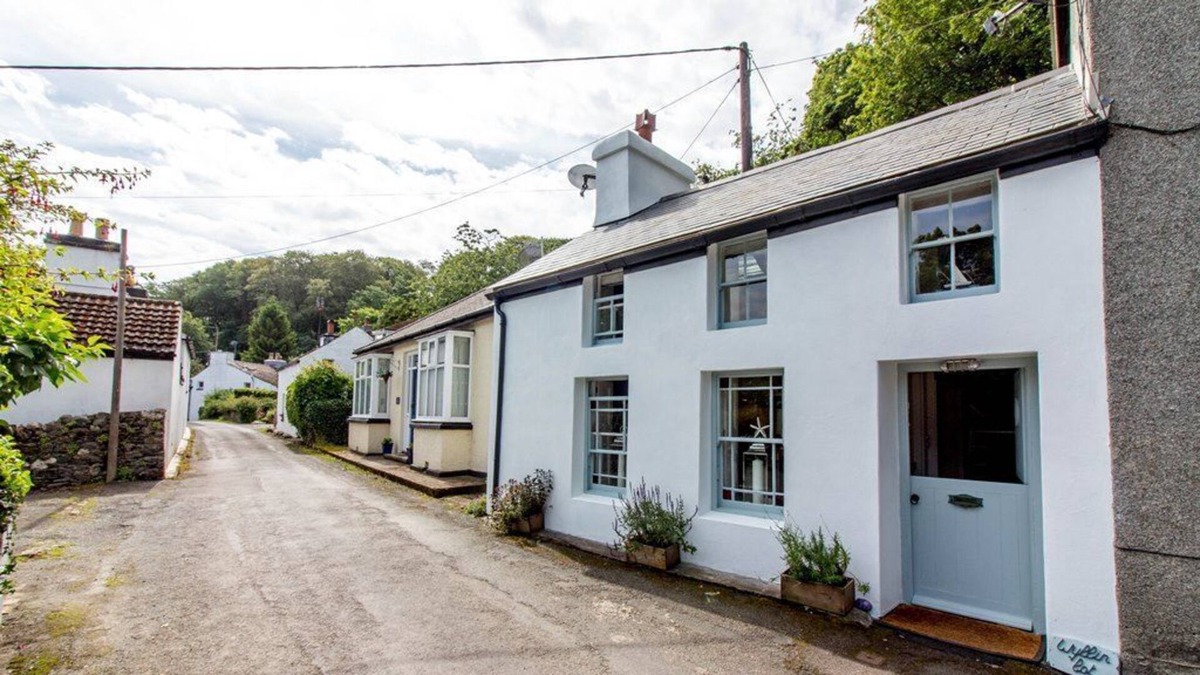 Kirkmichael Apartment | A delightful 18th century fisherman’s cottage nestled in the heart of Glen Wyllin Village
