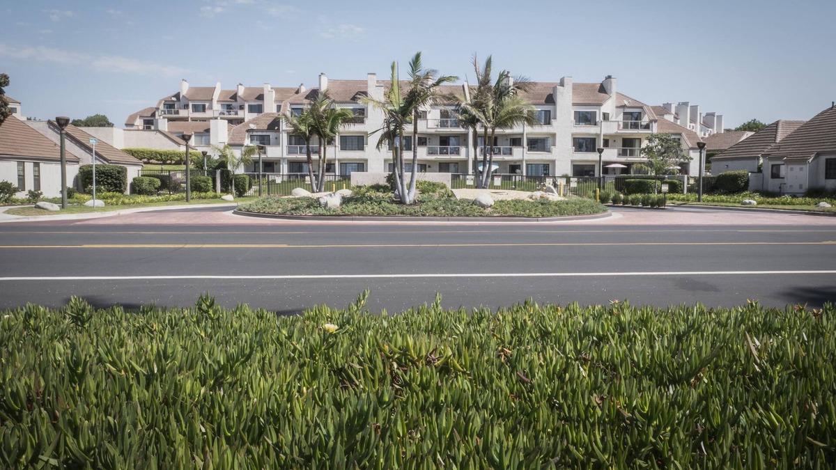 Port Hueneme Condo | A delightful 2 bedroom, 2 bath Condo nestled along the beautiful shores of Port Hueneme, California
