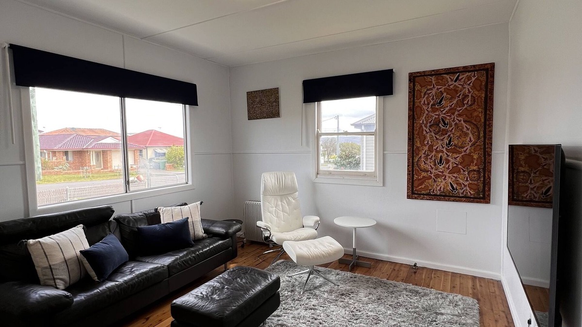 Long Jetty Cottage | A delightful cottage only an easy 10 minute walk to Toowoon Bay & Shelly Beaches