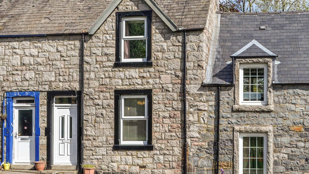New Galloway Cottage | A delightful little cottage in a peaceful village location.