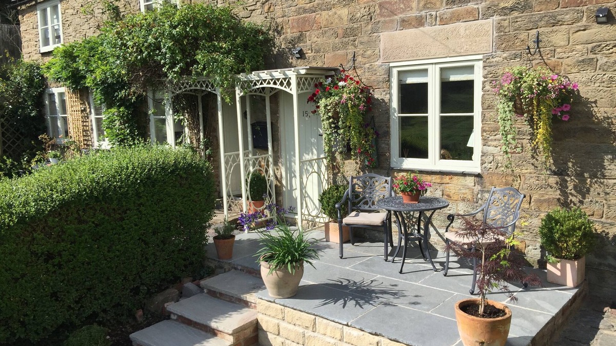 Crich Cottage | A delightful stone property that has a traditional countryside charm.