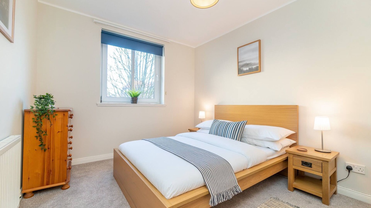 Gifford Apartment | A delightful two-bedroom apartment with private parking space. Sleeps 6.
