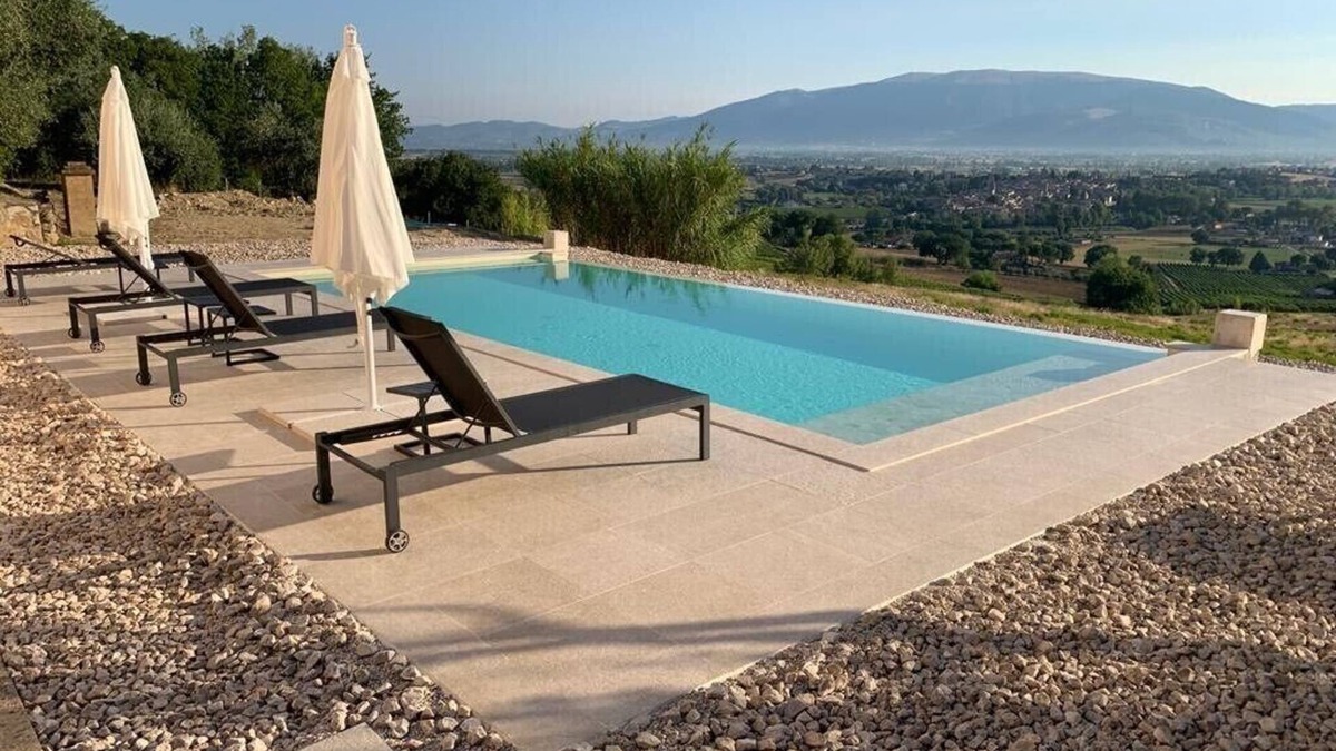 Guzman Villa | A deluxe Villa with an amazing park and infinity pool in Bevagna