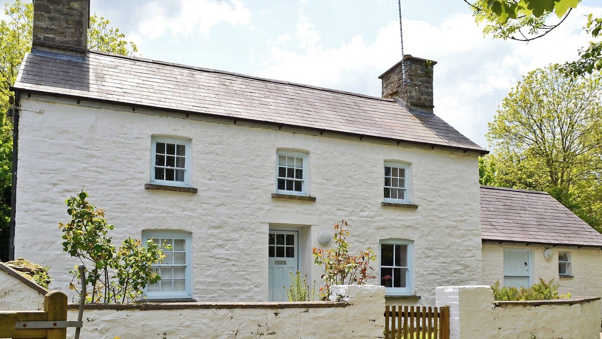New Quay Cottage | A detached character cottage with beams, wood burner and enclosed garden.
