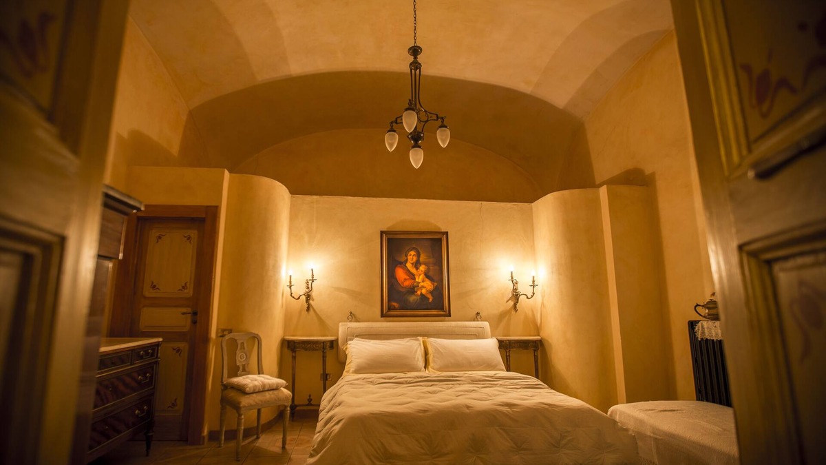 Centro Storico House | A Dip into the 18th Century: Charming Stay in Our Historic Villa
