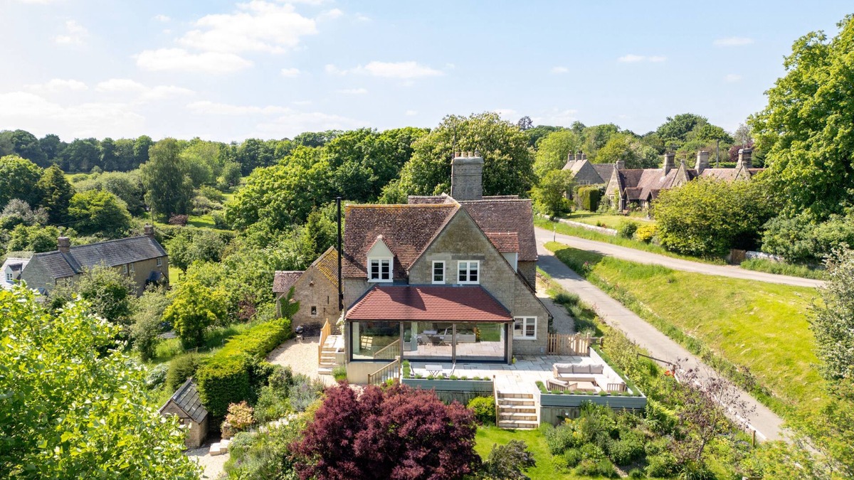 Lechlade Cottage | A dog friendly Cotswolds cottage - Hillview