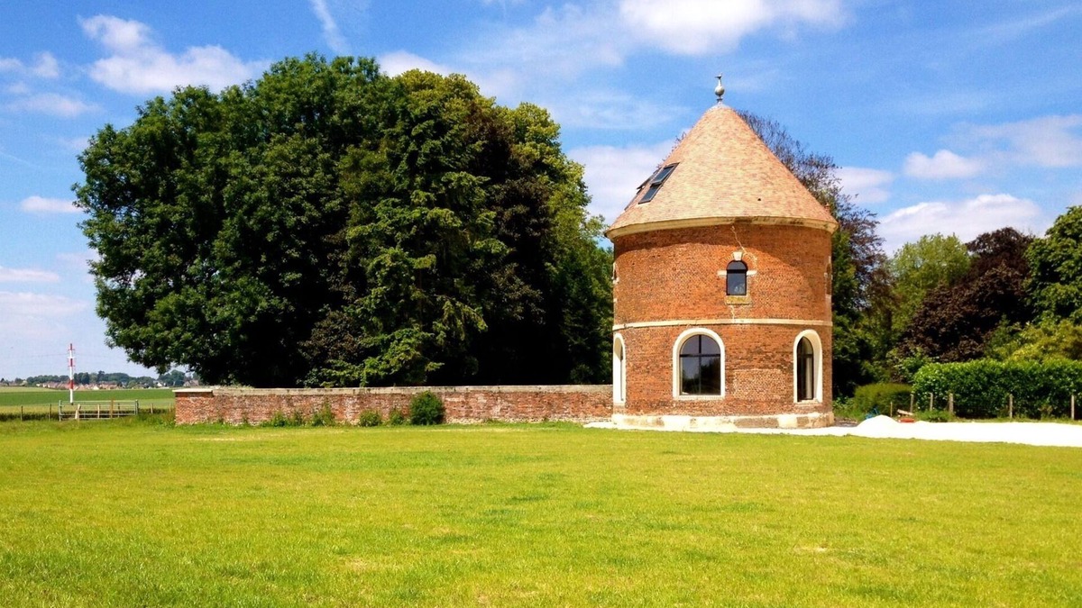 La Neuville Chant d'Oisel Cottage | A Dovecote in the countryside