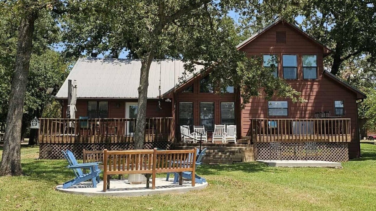 Leon County House | A Dream Come True Lake House - The prettiest sunset view on the lake!