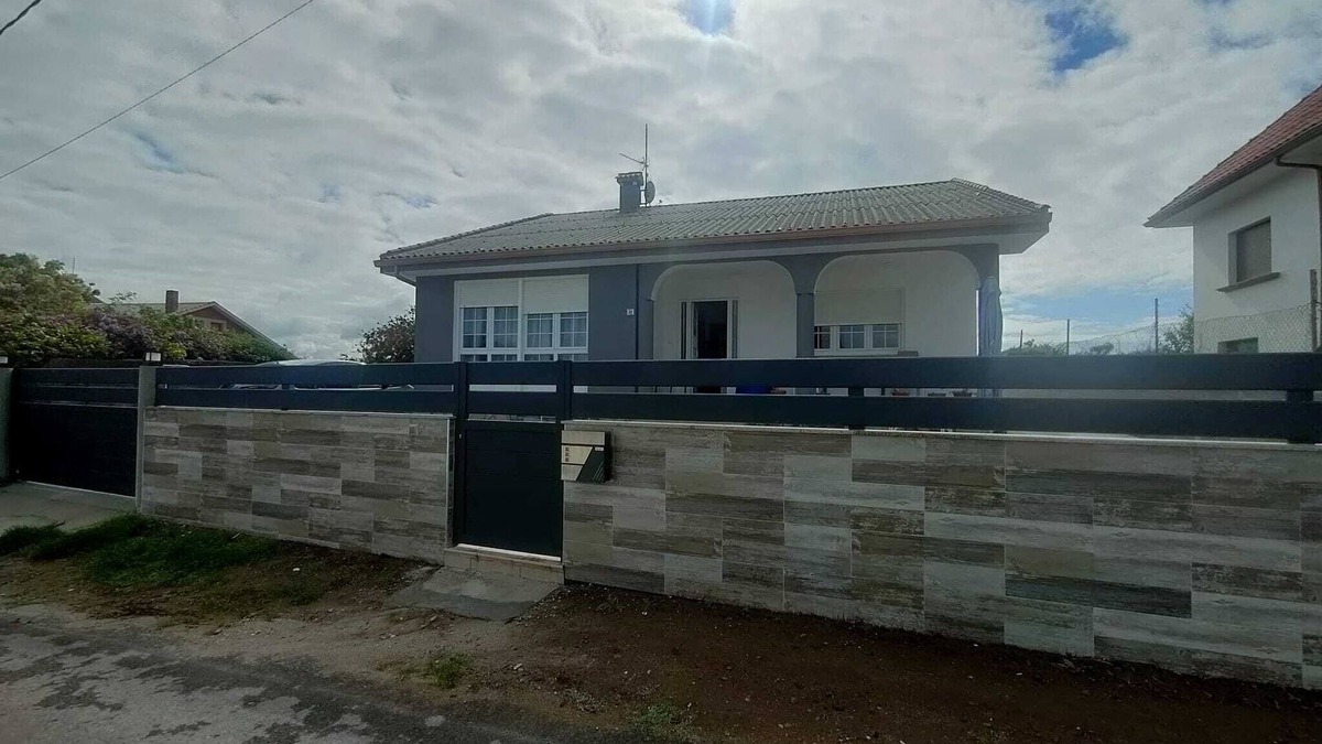 Fisterra House | A dream with garden, porch, barbecue, sea views and near the beach.