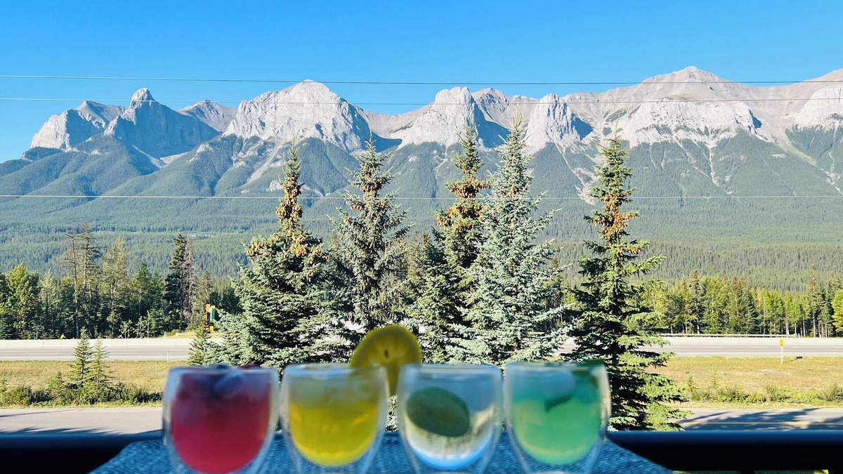 Harvie Heights Ski Chalet | A Duo of Delightful Mountain-View Retreats! King Beds, Jacuzzis, Free Parking