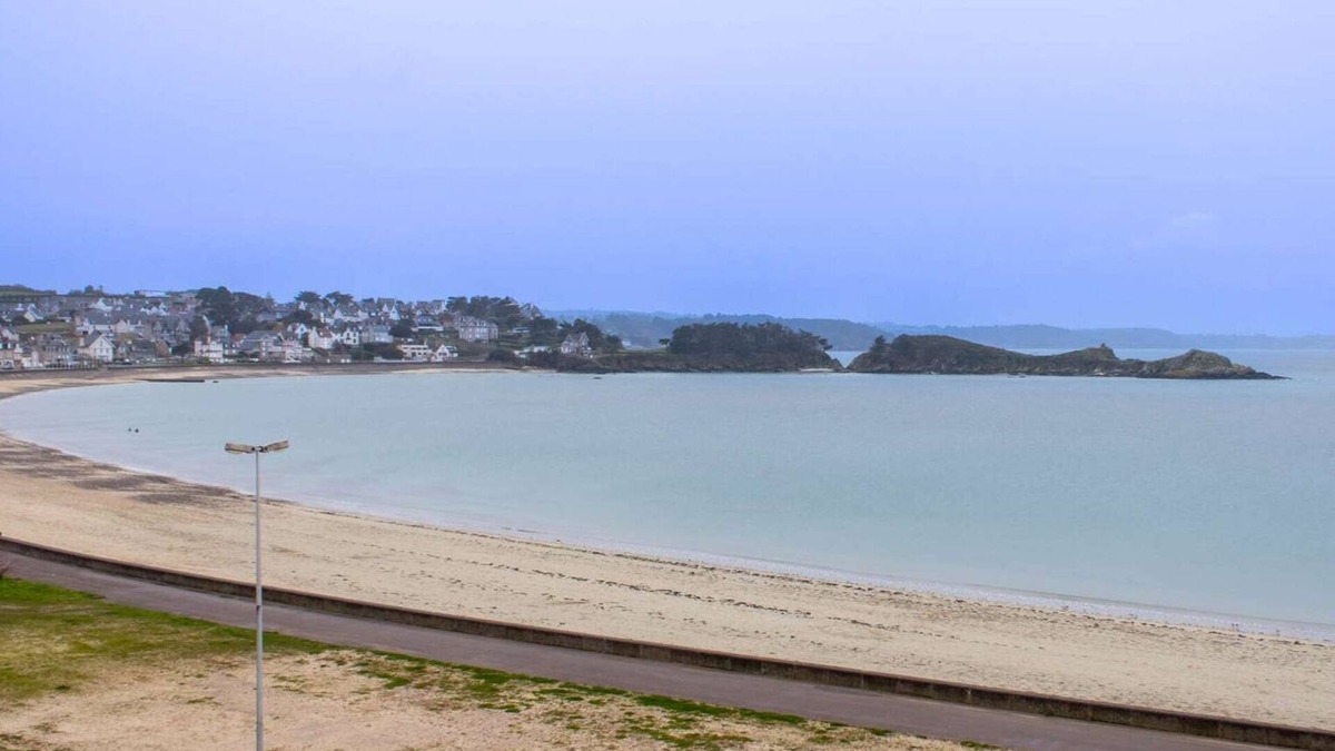 Erquy Apartment | A Erquy, en Bordure de la Plage du Centre, Face au Port de Pêche