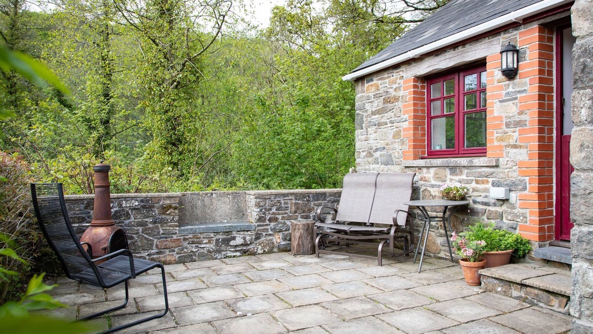 Llanybri Cottage | A fabulous family friendly cottage in a beautiful rural woodland setting