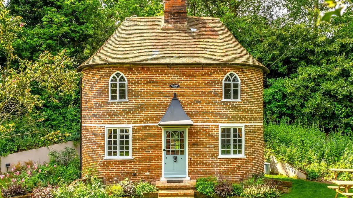 Higham Cottage | A fairy-tale luxurious cottage - The Tea Caddy