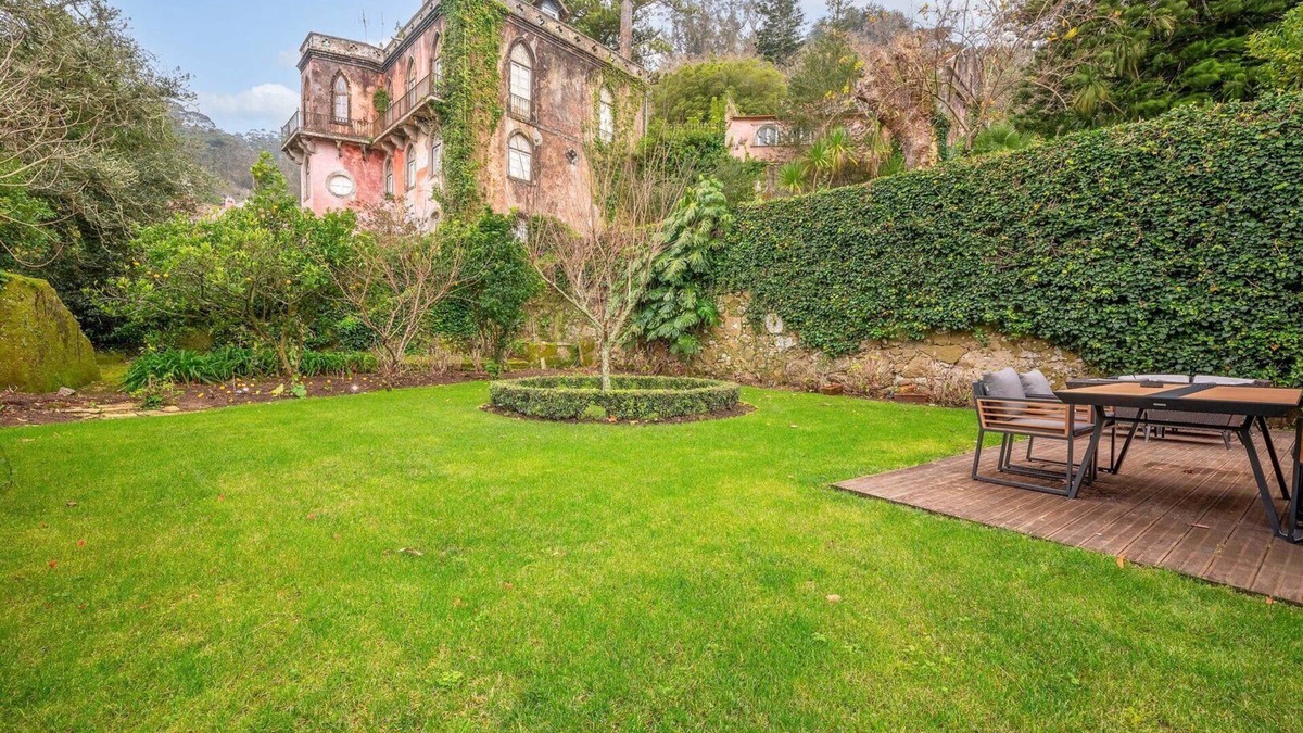 Sintra Apartment | A Fairytale House