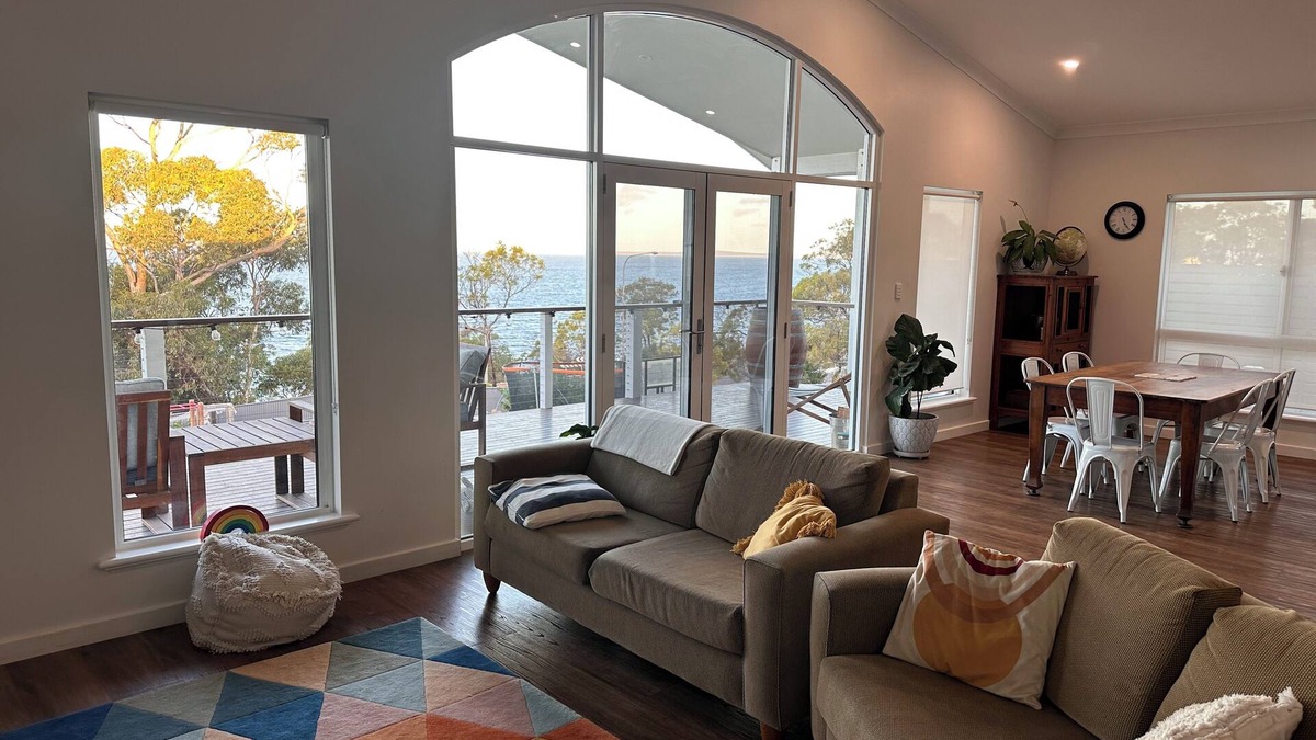 Port Lincoln House | A family friendly house with breath-taking sea views in a great location.