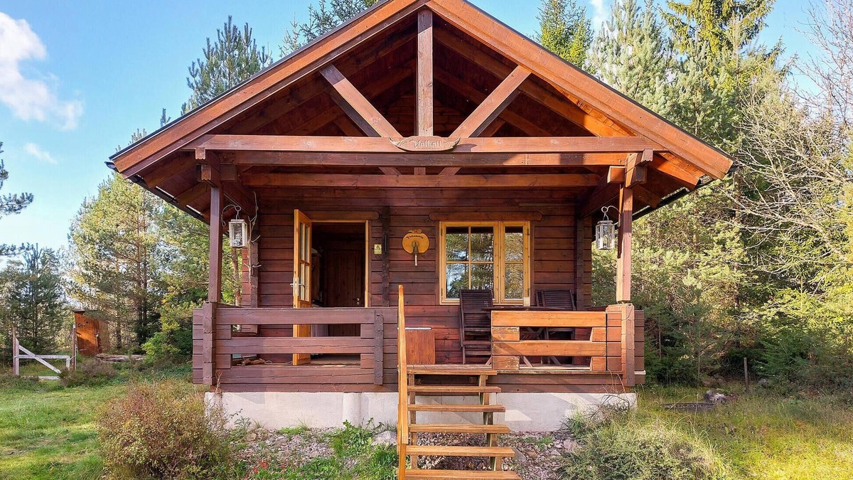 Lidhult House | A family friendly cottage near the lake and forest.