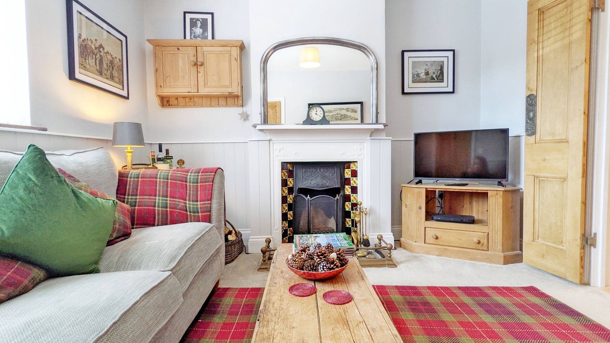 Westbourne Cottage | A family house that sleeps 8 guests in 4 bedrooms