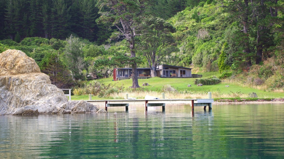 Shakespeare Bay House | A family paradise in your own private bay