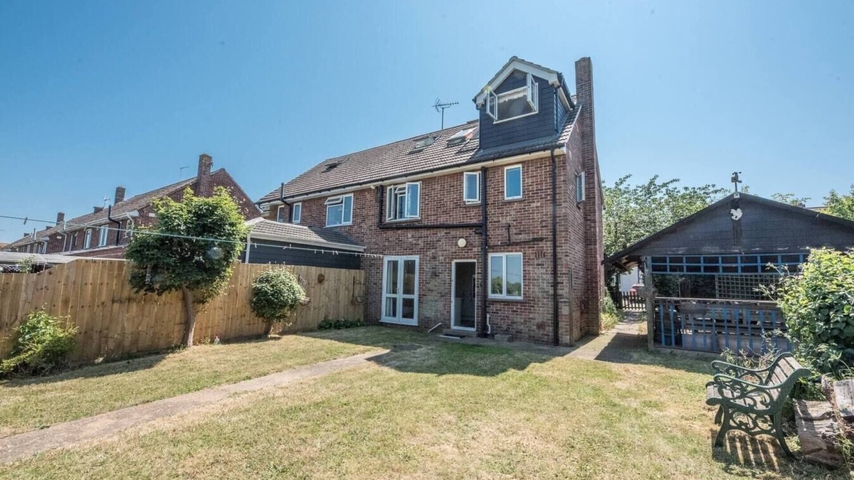 Martlesham Heath Apartment | A fantastic holiday home close to the beach - Number 27, Alderton