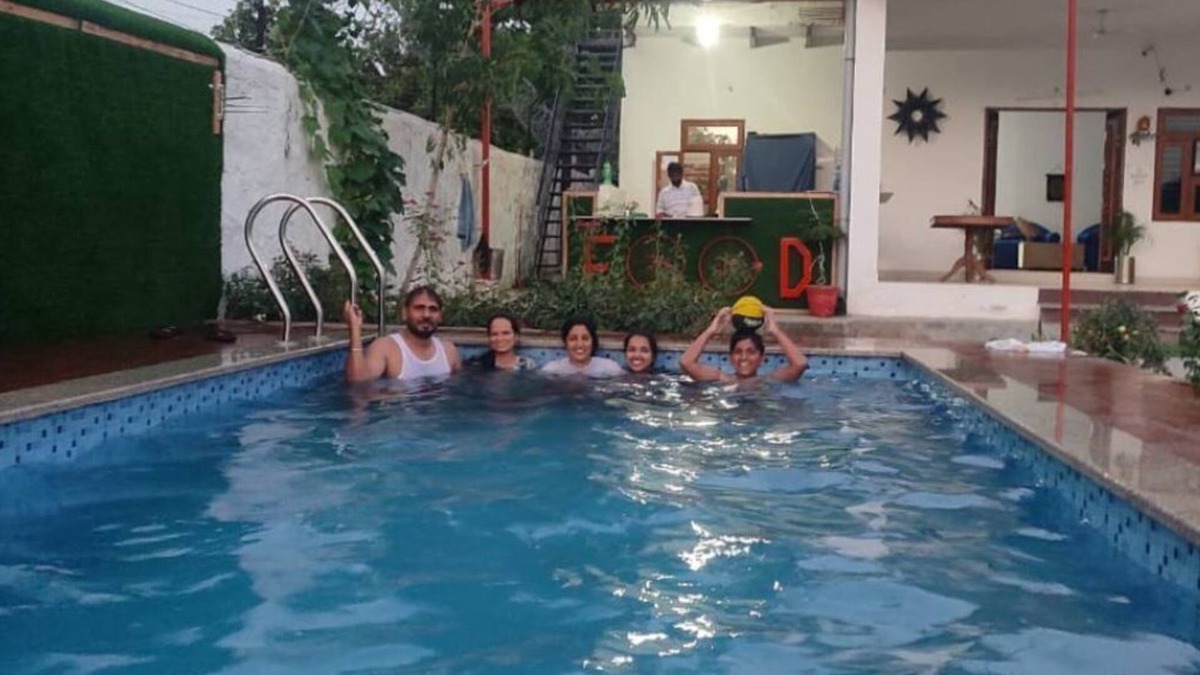 Gurugram Apartment | A farm house for party with 3 Bhk with poolnn