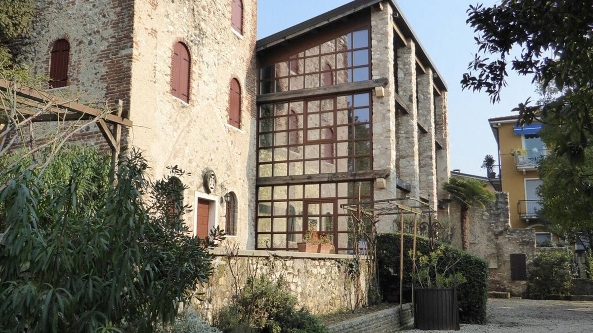 Lazise Old Town Cottage | A fascinating Medioeval Tower on the borders of Lake Garda