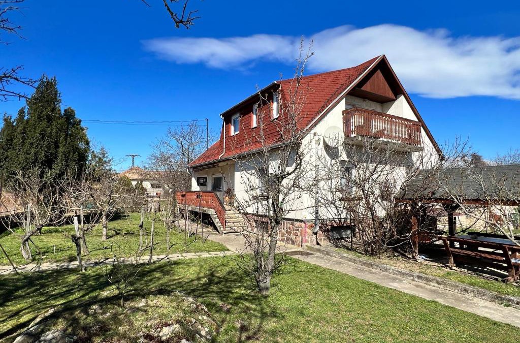 Zánka Apartment | A Festő Vendégháza/The Painter's Guest House