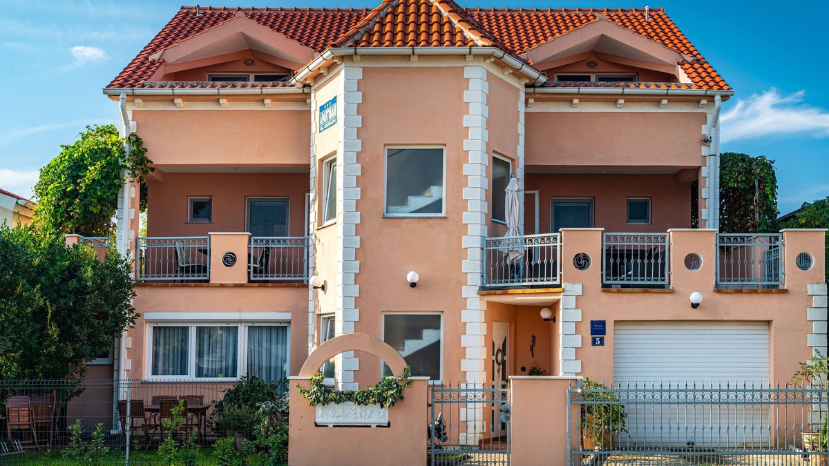 Nin Apartment | a few minutes from the gently sloping sandy beach, child-friendly, quiet, well-kept