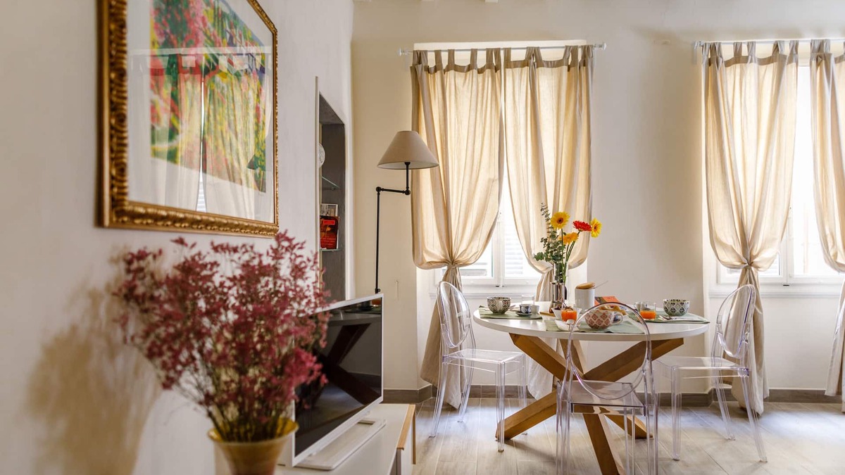 Duomo Apartment | A Few Steps From Duomo Cathedral, Bright and Quiet Apartment w. High Speed Wifi