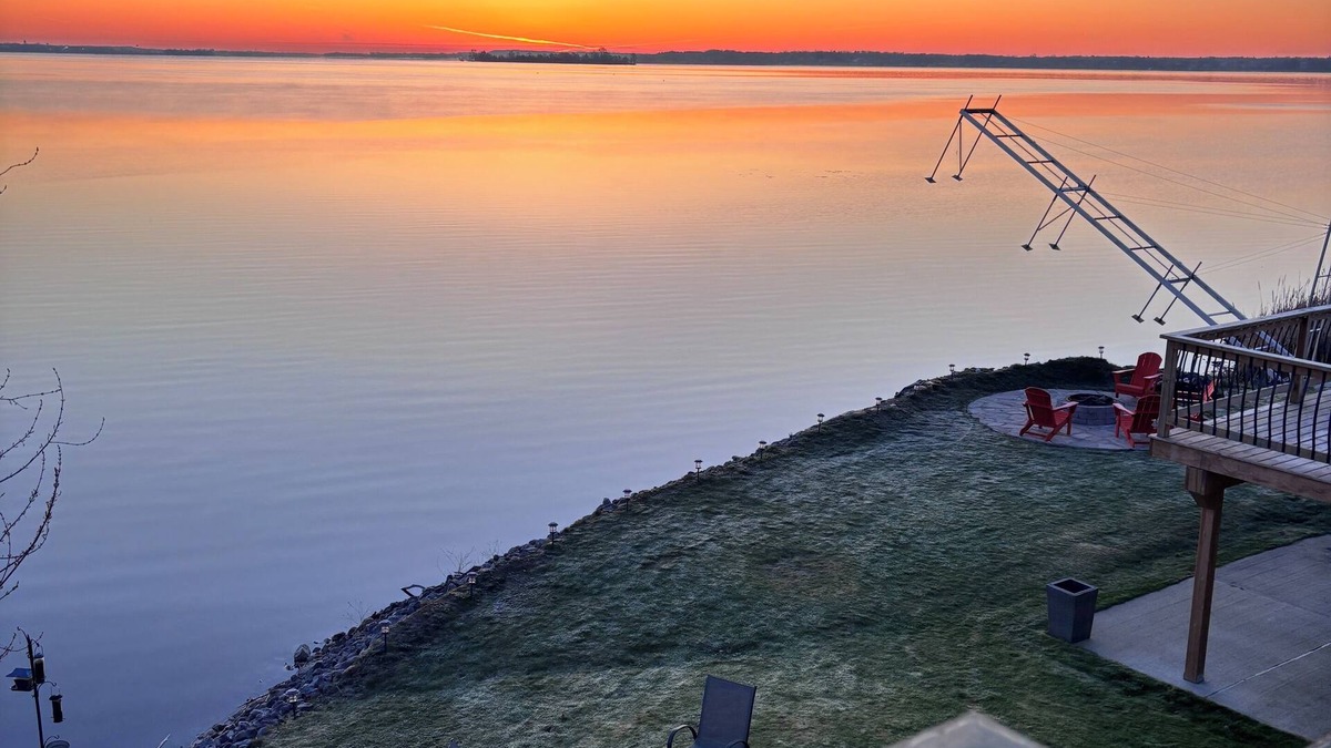 Quinte West Apartment | A Fisherman’s and birdwatchers Paradise!