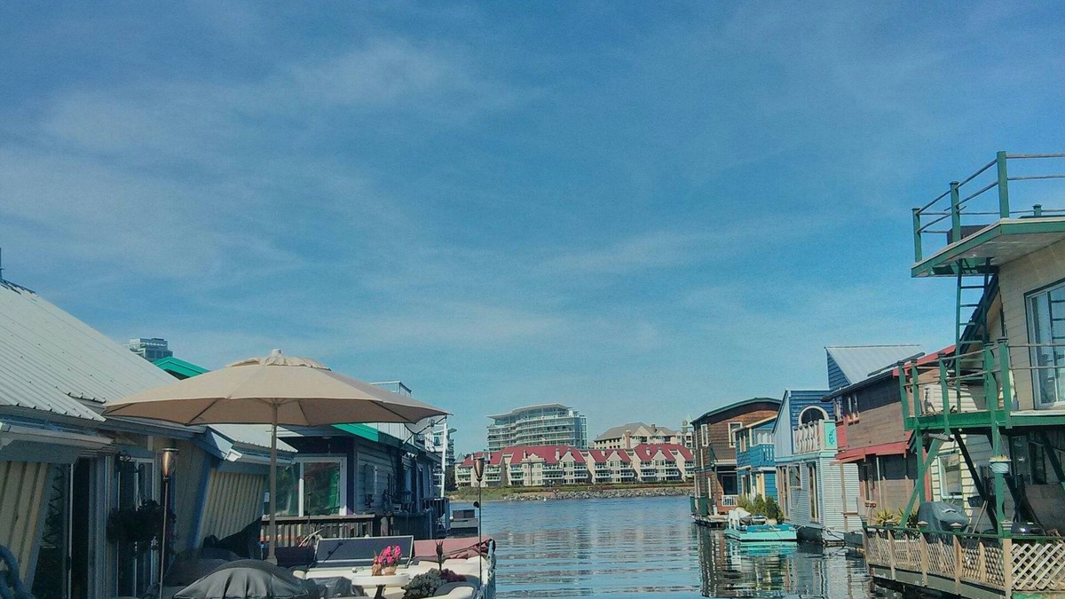 James Bay Bed & Breakfast | A Float Home B&B in Fisherman’s Wharf