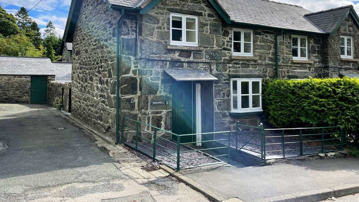 Pentre-Foelas Apartment | A foelas 2 bed cottage that sleeps 4 guests in 2 bedrooms