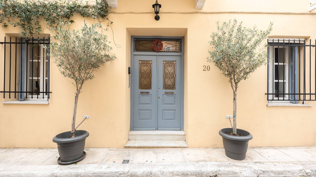 Plaka Villa | A Four bedroom Villa in the famous Plaka Area