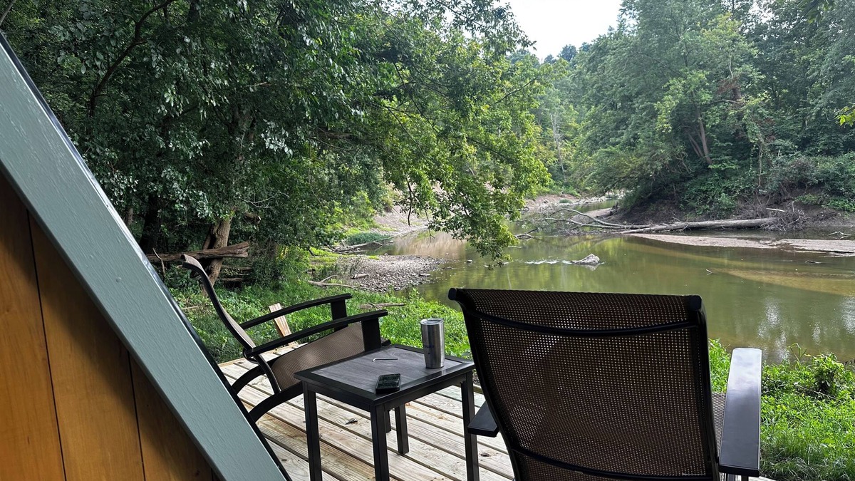 Janesville Cabin | A frame getaway on the Embarrass River in Charleston, Illinois