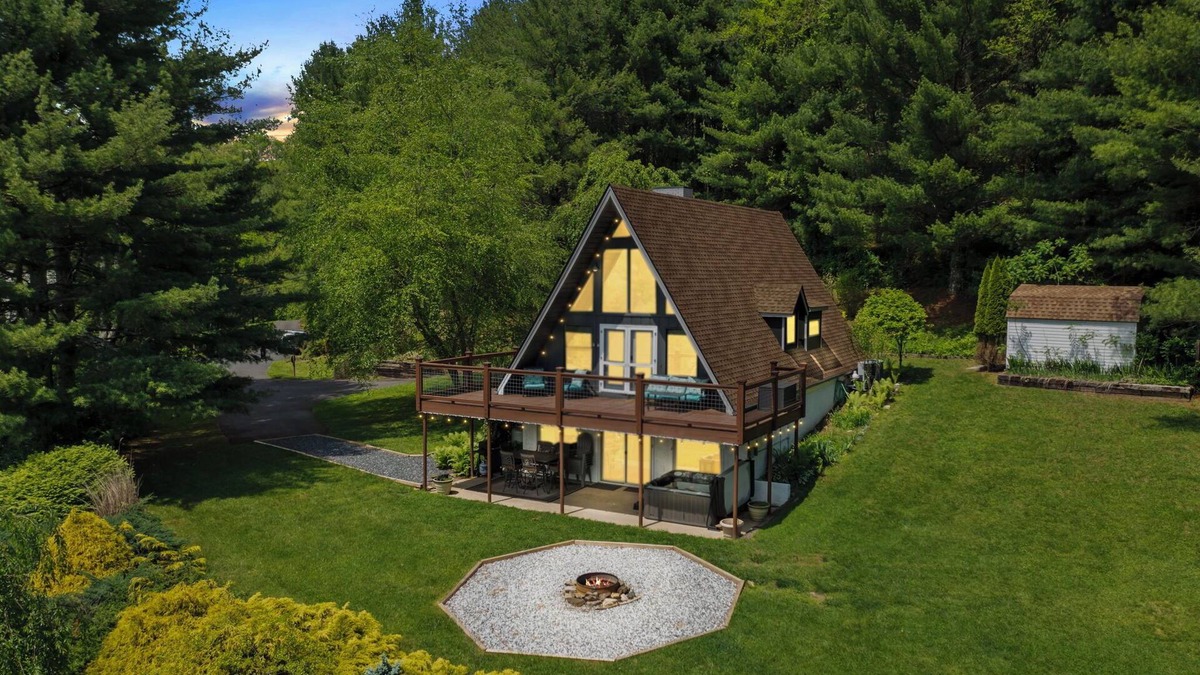 Crumpler Cabin | "A Frame Haven" - w/Hot Tub and NC Mountain Views by the New River