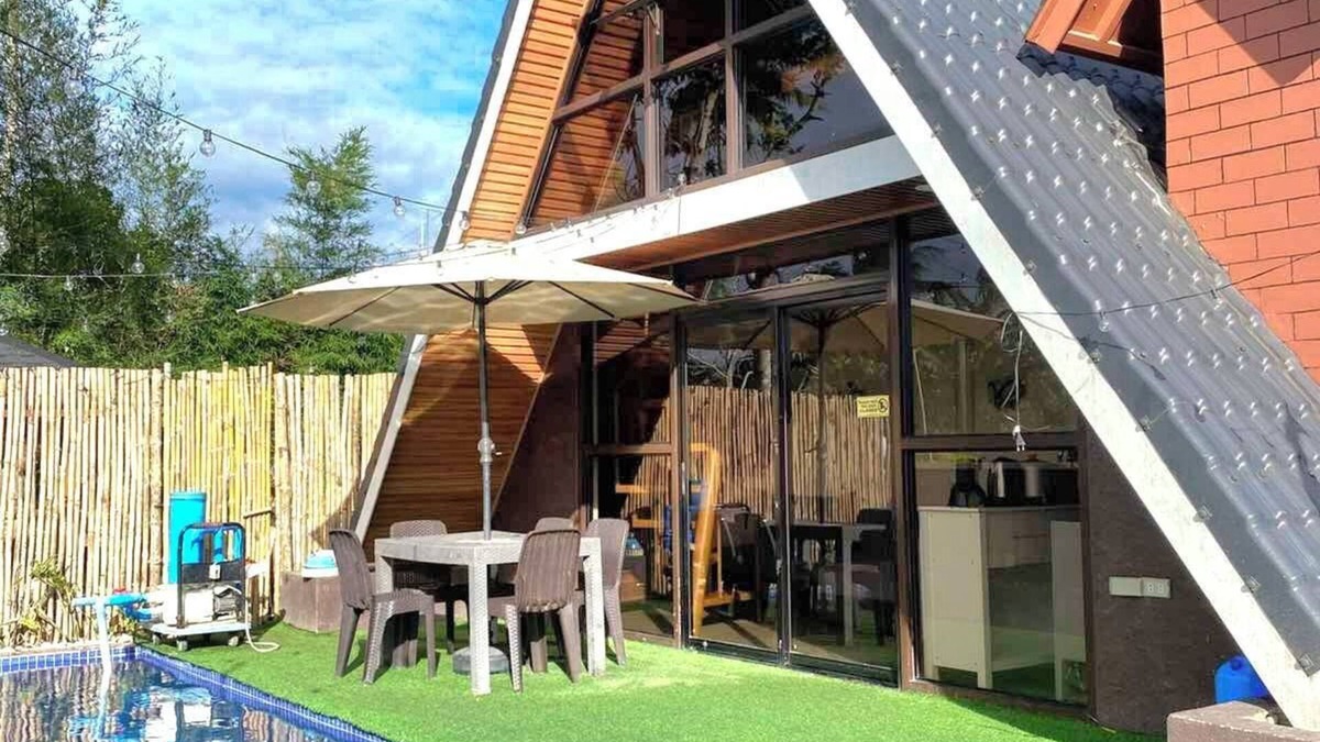 Magallanes Cabin | A-Frame Villa with Pool, PS4, Karaoke, & No Pet Fees