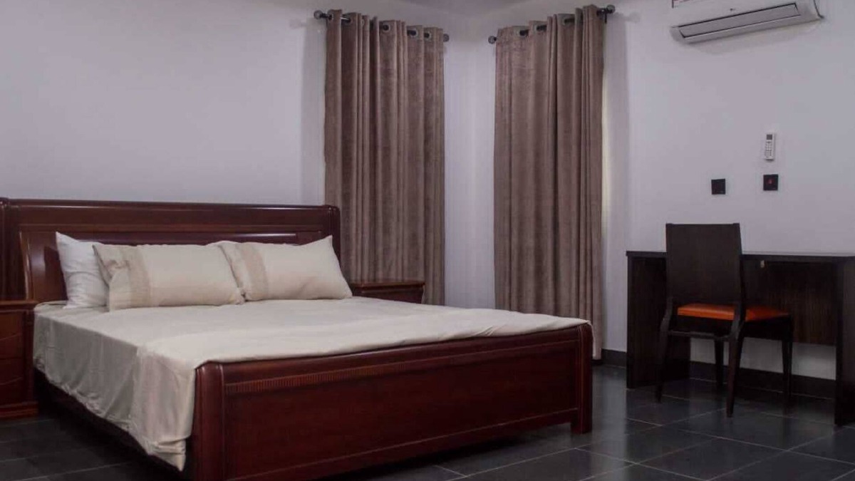 Ibadan Apartment | A fully furnished 2 bedroom serviced Apartment with 24 hours power supply