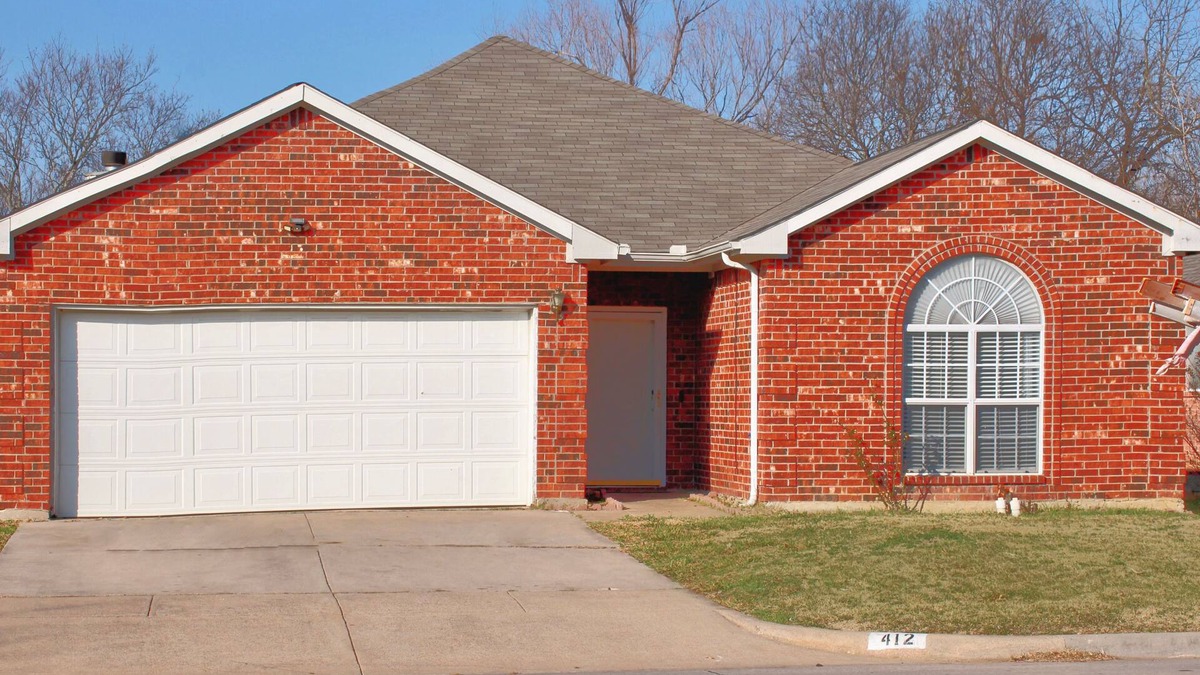 South Arlington House | A fully furnished home within walking distance of downtown Mansfield