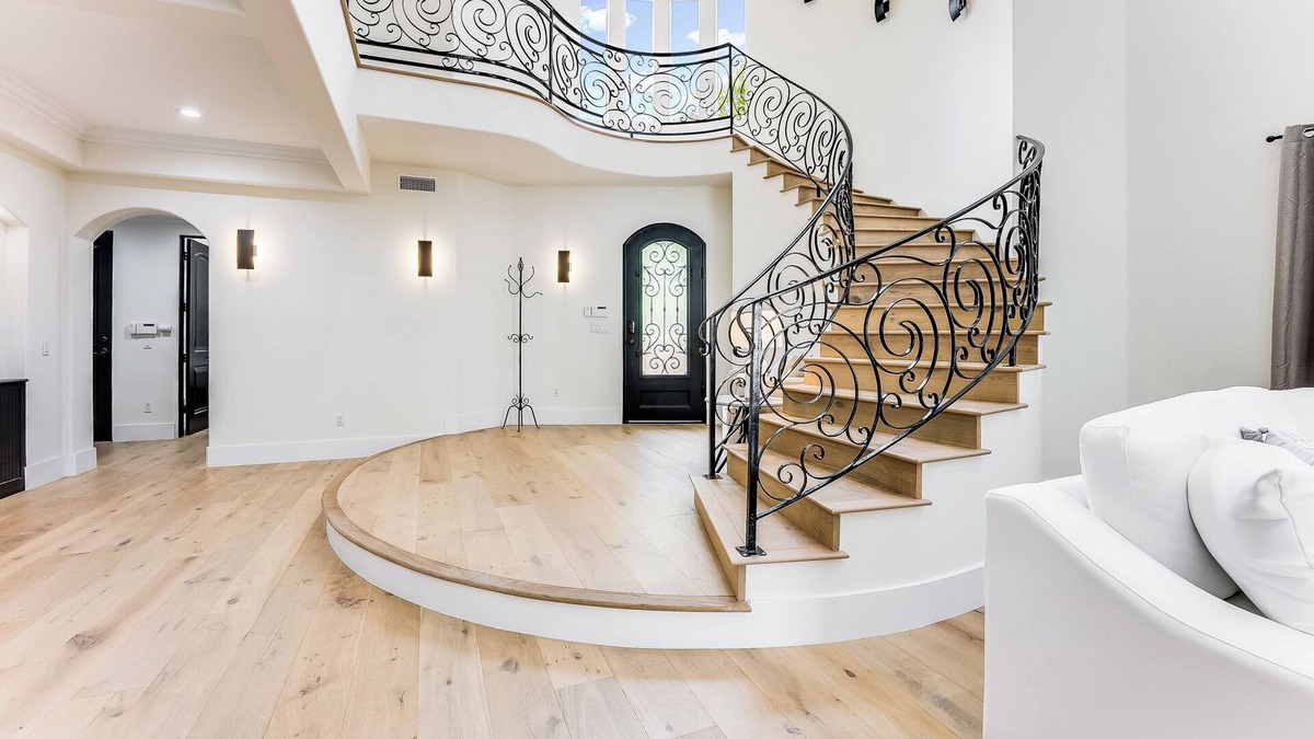 Woodland Hills House | A fully private and gated Mediterranean estate in Woodland Hills