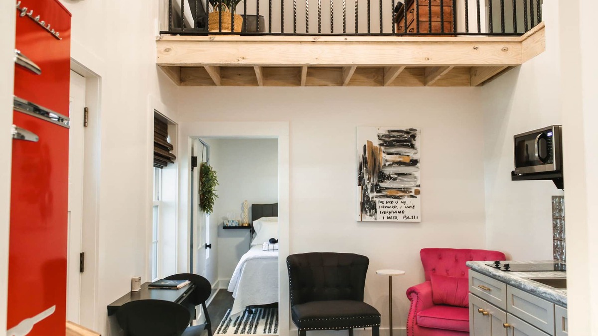 Honea Path House | A fun & happy guesthouse with a loft! Located 15 min. from Erskine College.