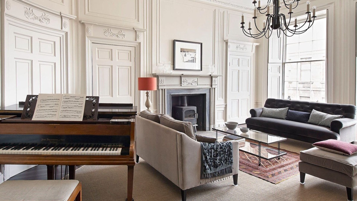 New Town Apartment | A fusion of Georgian and Modern. Impeccably furnished with excellent attention to detail!