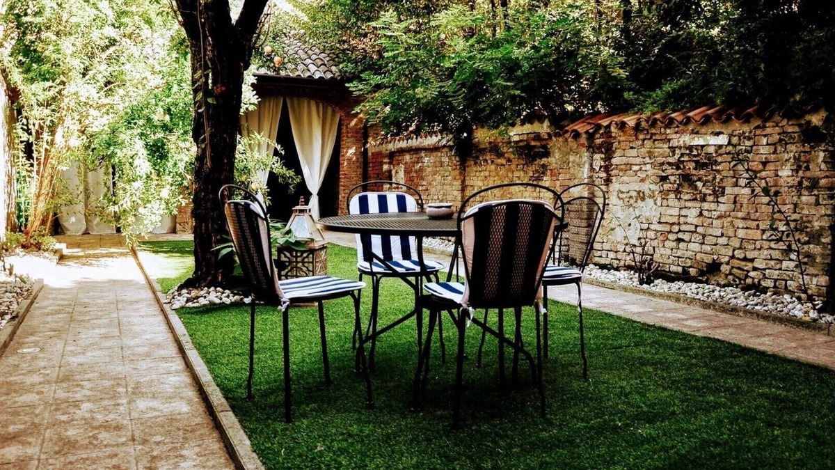 Cremona House | A garden in the shadow of the Torrazzo