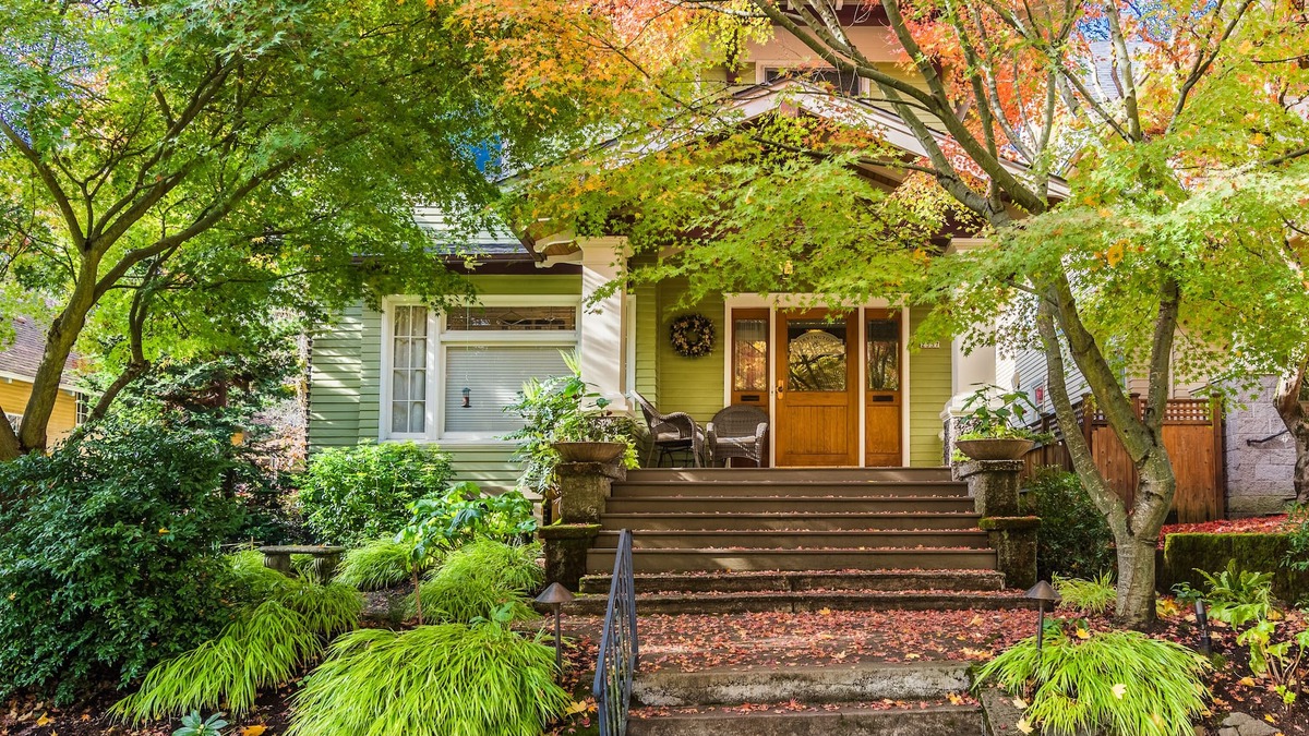 Irvington Apartment | A garden view hideaway in the Irvington neighborhood