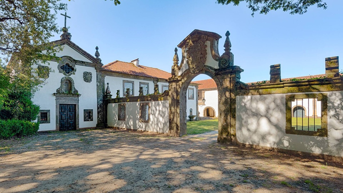 Lanheses House | A Genuine Manor House, a noble and traditional holiday Portuguese farm.