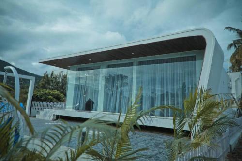 Chikkaballapur House | A glass haven , Nandi Hills