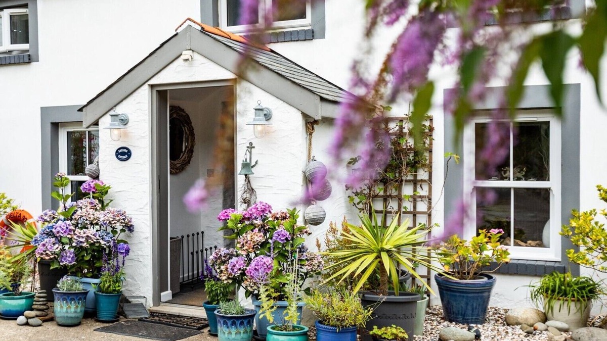 Dinas Cross Cottage | A gorgeous property right on the beach - perfect for families