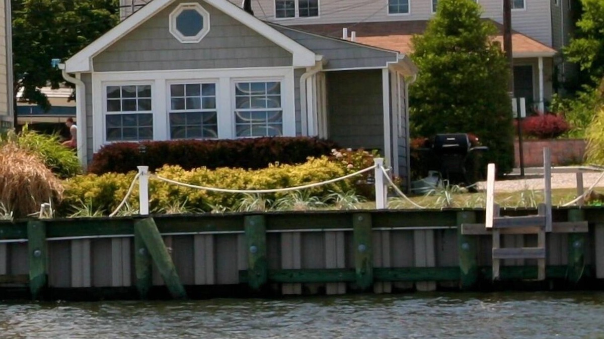 Highlands Cottage | A Great Escape ! One Of A Kind Waterfront Cottage.