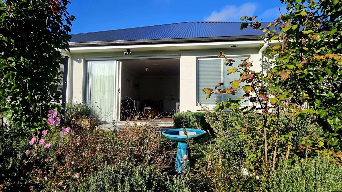 Renwick House | A great place to stay, relax or smell the Roses and enjoy the Southern Highlands
