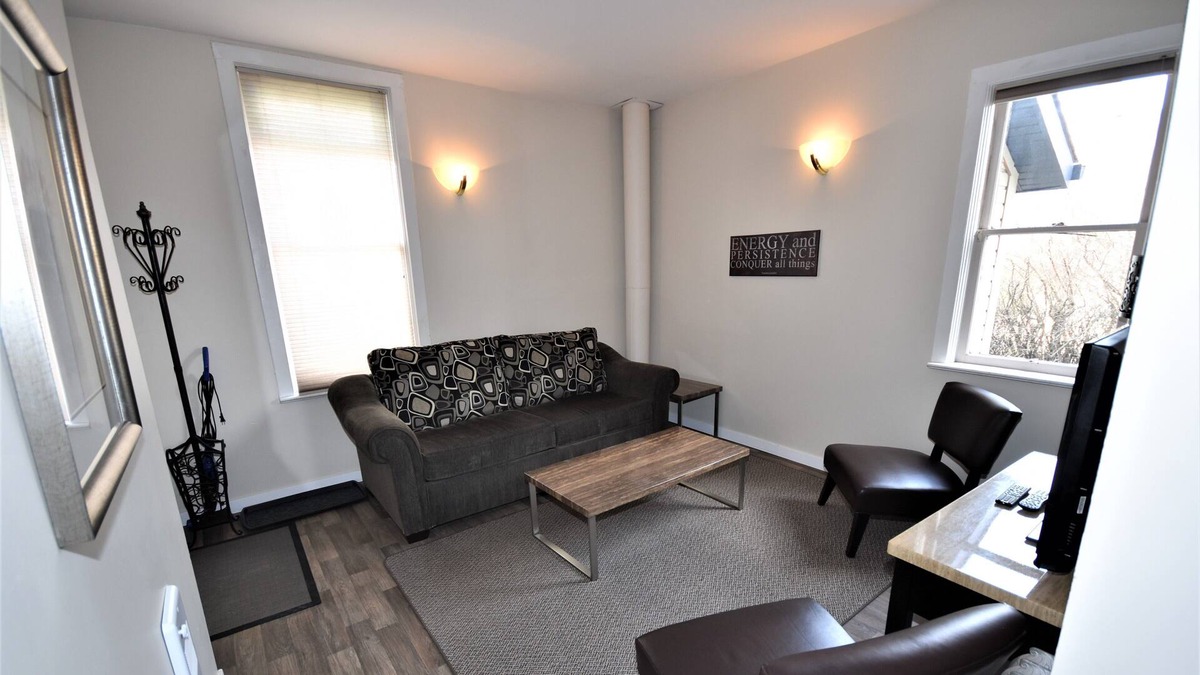 Vernon Apartment | A Ground Level, 1 Bed/1 Bath Suite Situated in the Historical Carew House