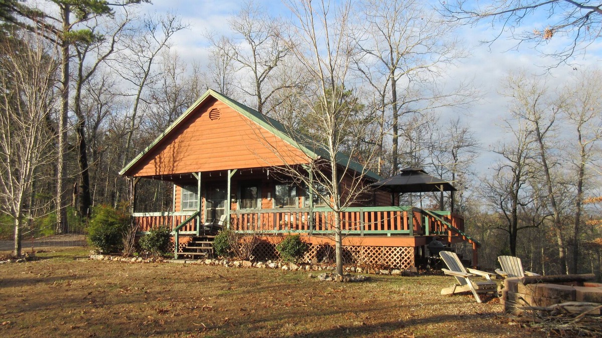 Bruno Cabin | A Hasty Getaway: Cozy Cabin on 10 Private Acres! Pet-Friendly & Perfect for Two!
