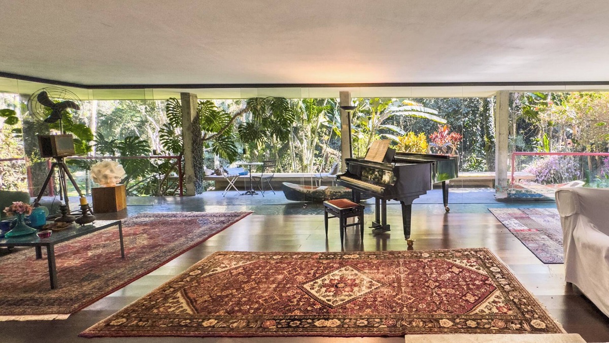 Carapicuiba House | A Haven of Inspiration in Granja Viana